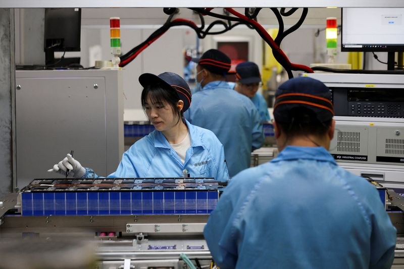 China’s factory activity remains in expansion in April, PMI shows