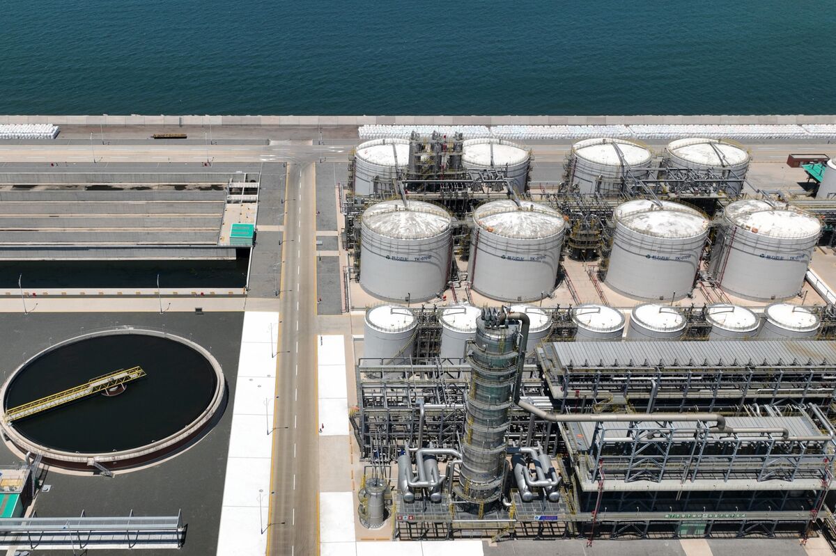 US Sanctions on China Oil Giant Turn Up Heat for Teapot Refiners