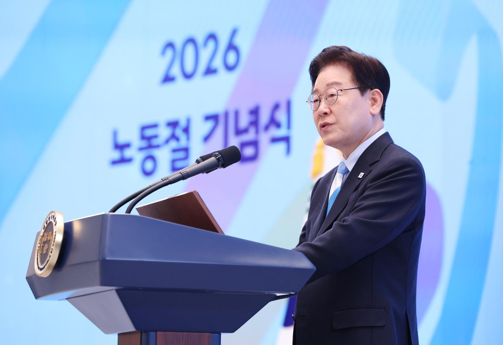 [속보]李 “소년공 출신으로 막중한 사명감…노동자 목소리에 화답”