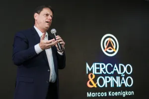 Tarcísio minimiza queda de aprovação da gestão e diz que pesquisa aponta momento