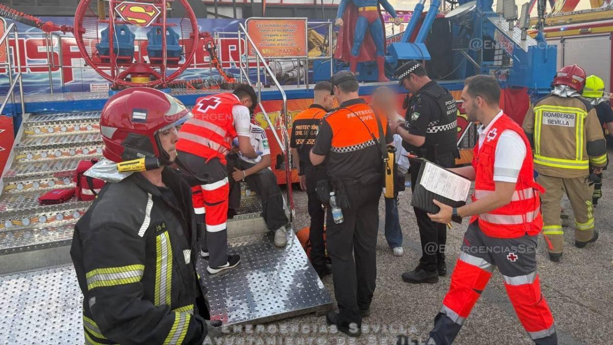 Cuatro heridos leves por el accidente de una atracción en la Feria de Abril de Sevilla
