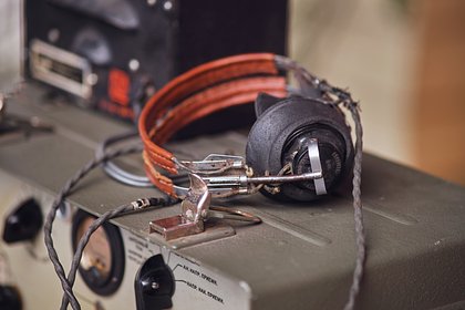 «Радиостанция Судного дня» выдала шифровку со словом «сексофай»