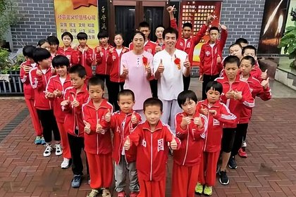 В Китае учитель вырастил более двухсот приемных детей