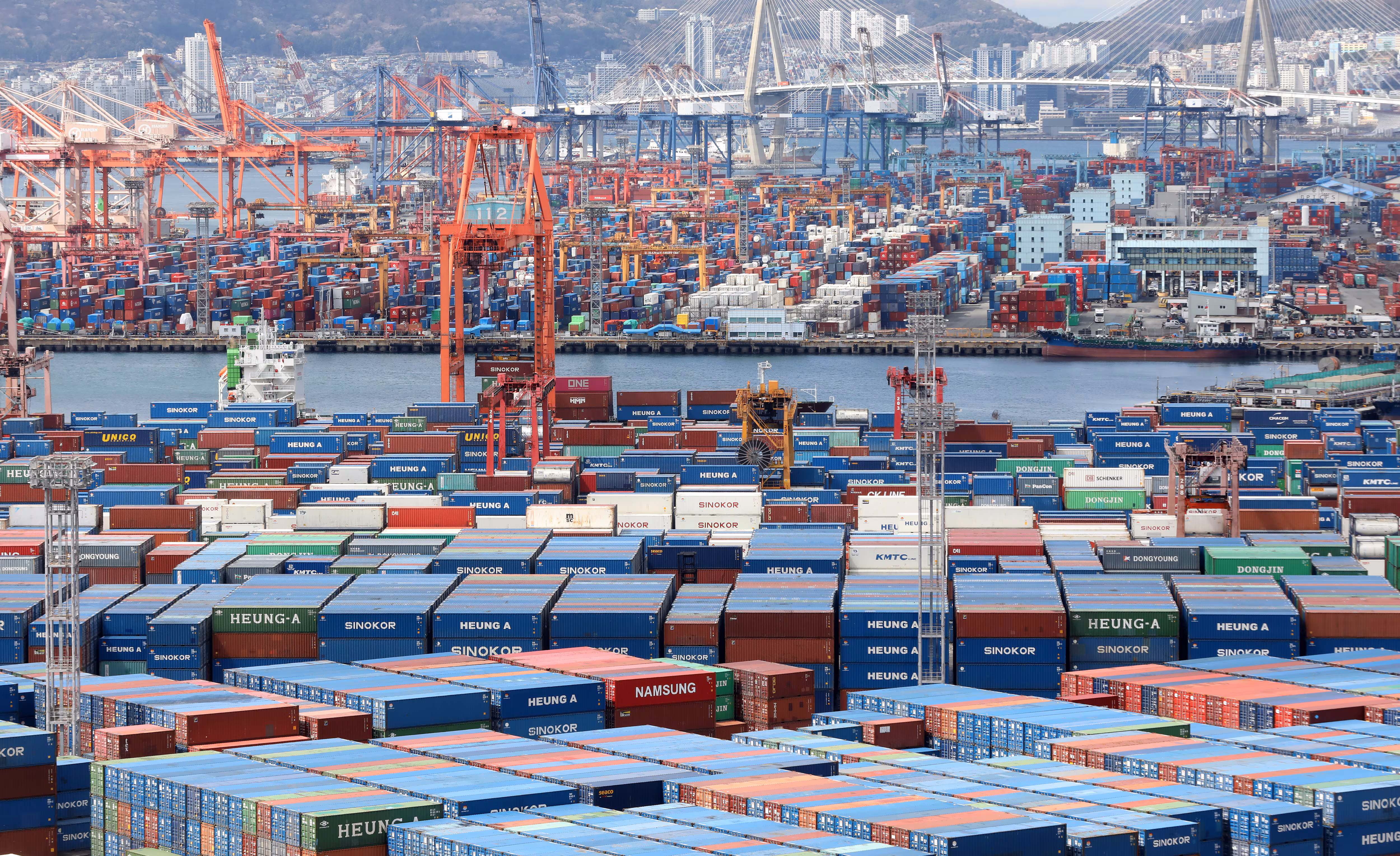 금융연 “고유가로 무역수지 200억달러 줄 수도”