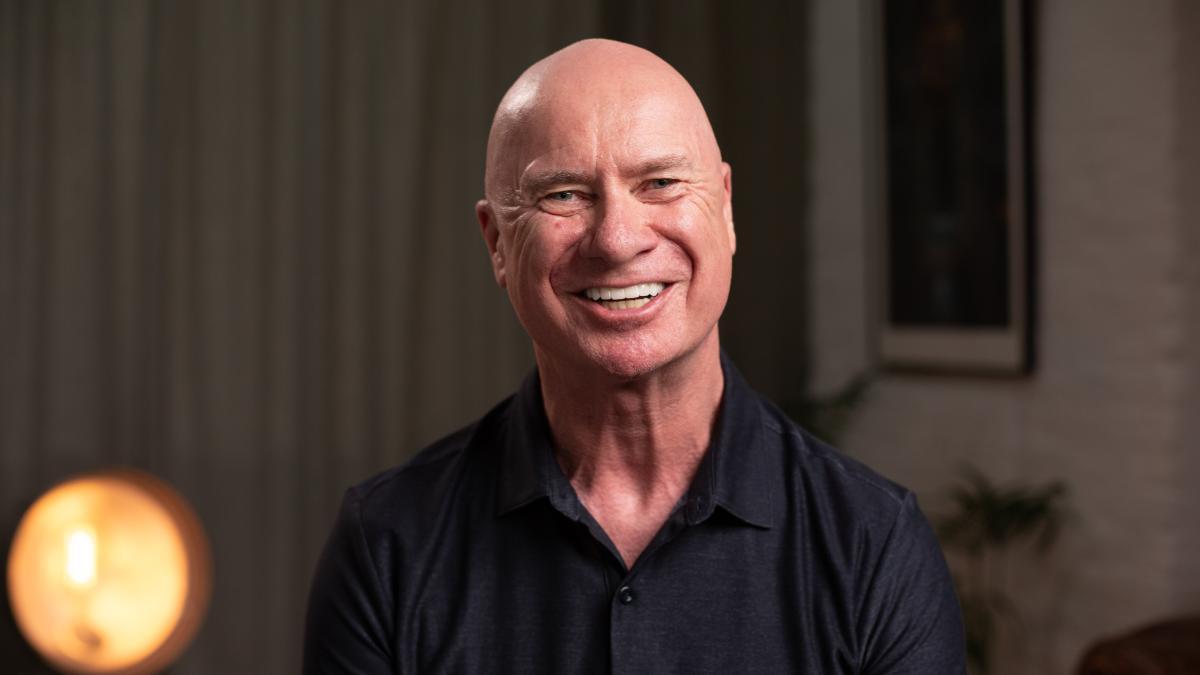 Les McKeown cofundó 42 empresas antes de los 35 años: “Si crees que ser líder es trabajar 60 horas a la semana, algo falla y probablemente no seas bueno”