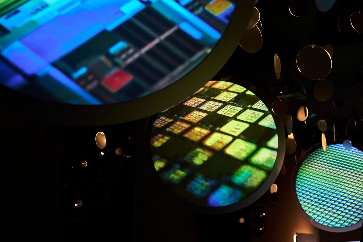 AI Chip Surge Elevates Taiwan, Korea in Global Equity Rankings