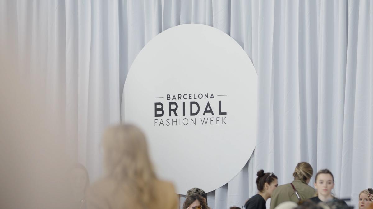 Vestidos transformer, sensualidad y luz en La Fira: así serán las novias de 2027