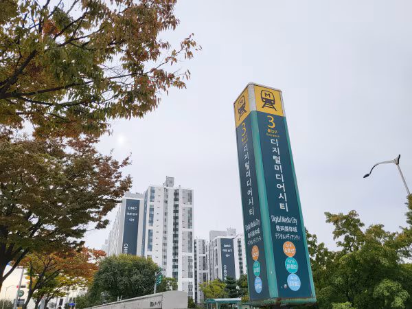 디지털미디어시티역 인근 도로서 택시 충돌… 3명 경상