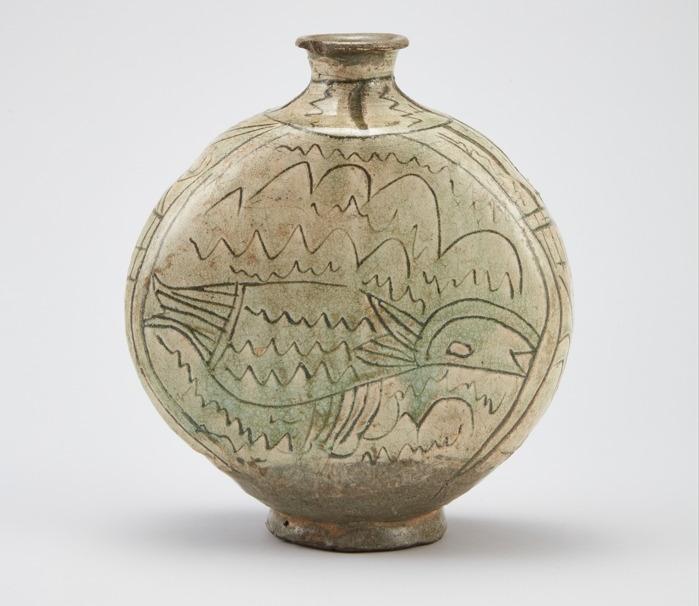 ‘33억 美경매 최고가’ 분청사기 편병 보물 된다