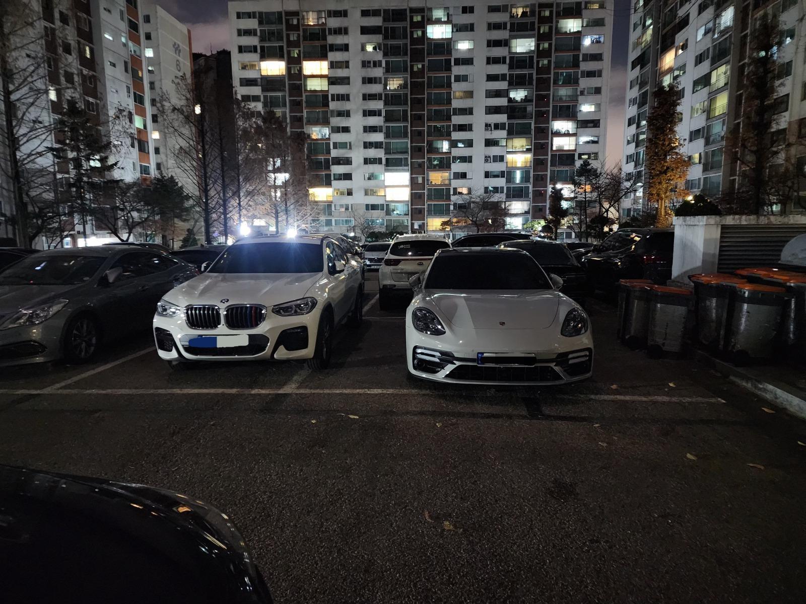 주차공간 2개 차지한 포르쉐…“2년째 저주하는 중”