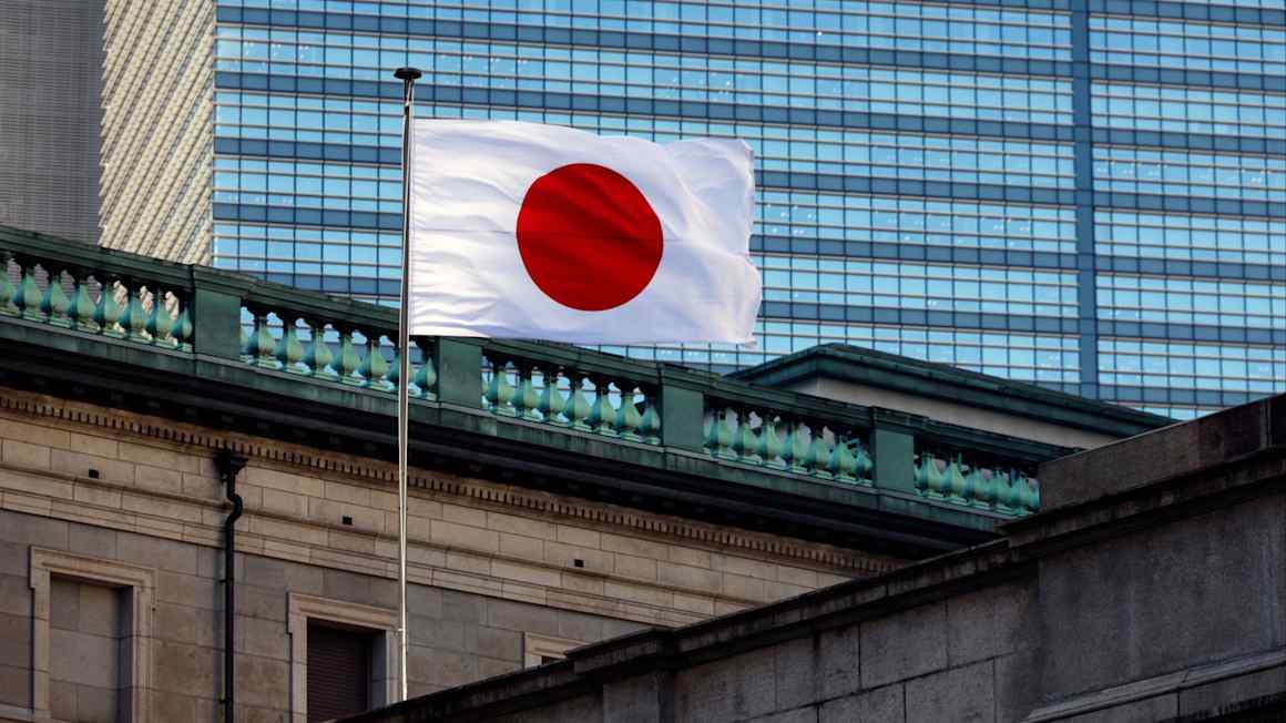 Leading central banks play for time on interest rate rises