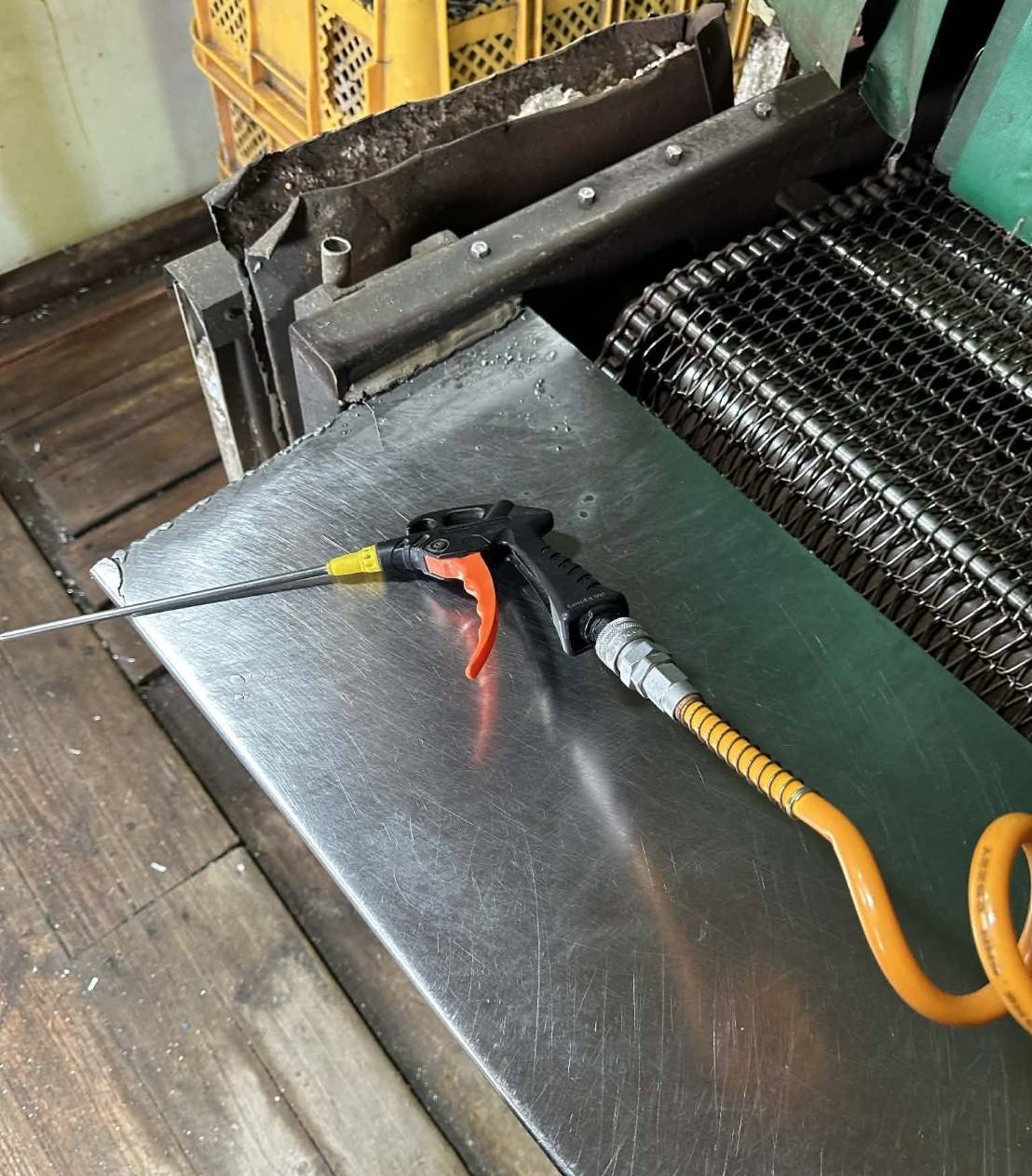 ‘외국인 노동자에게 에어건 쏴 중상’ 60대 사업주 구속 송치