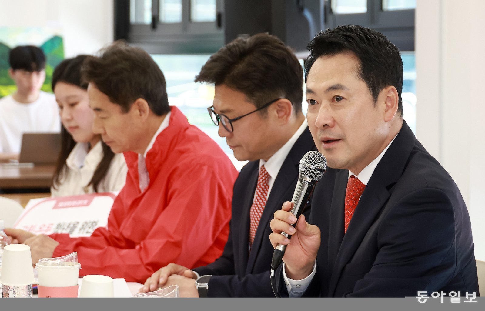 국힘 후보들은 ‘장동혁 지우기’… 張은 “선대위 곧 구성” 마이웨이