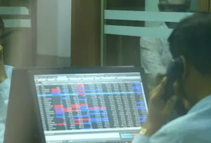 Futuros de NY oscilam com petróleo acima de US$ 120 e balanços de big techs