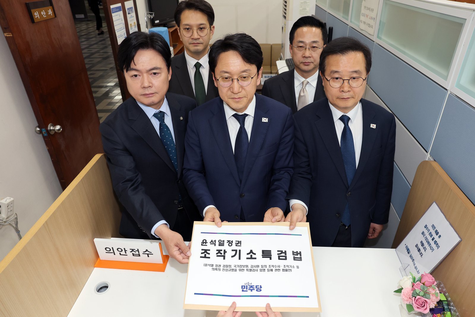 “차베스도 못할 엽기” “李 형사재판 지우려”…野, 특검법안 비판
