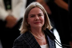 Gleisi diz que derrota de Messias ‘abre oportunidade’ para indicar mulher para o STF