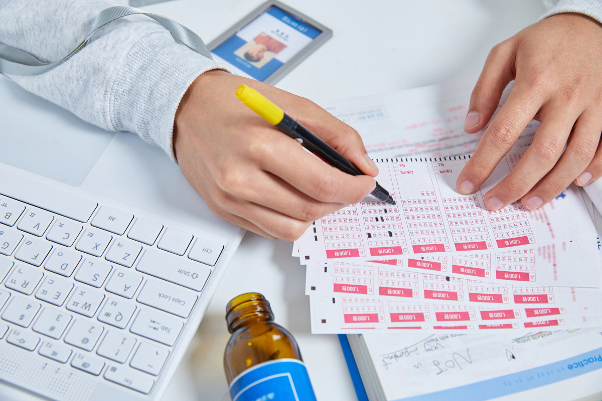 이웃이 복권에 당첨되면 파산 확률 높아진다