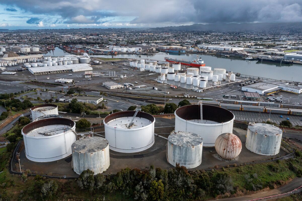 Big Oil CEOs Warn Energy Market Is Moving Closer to Cliff’s Edge