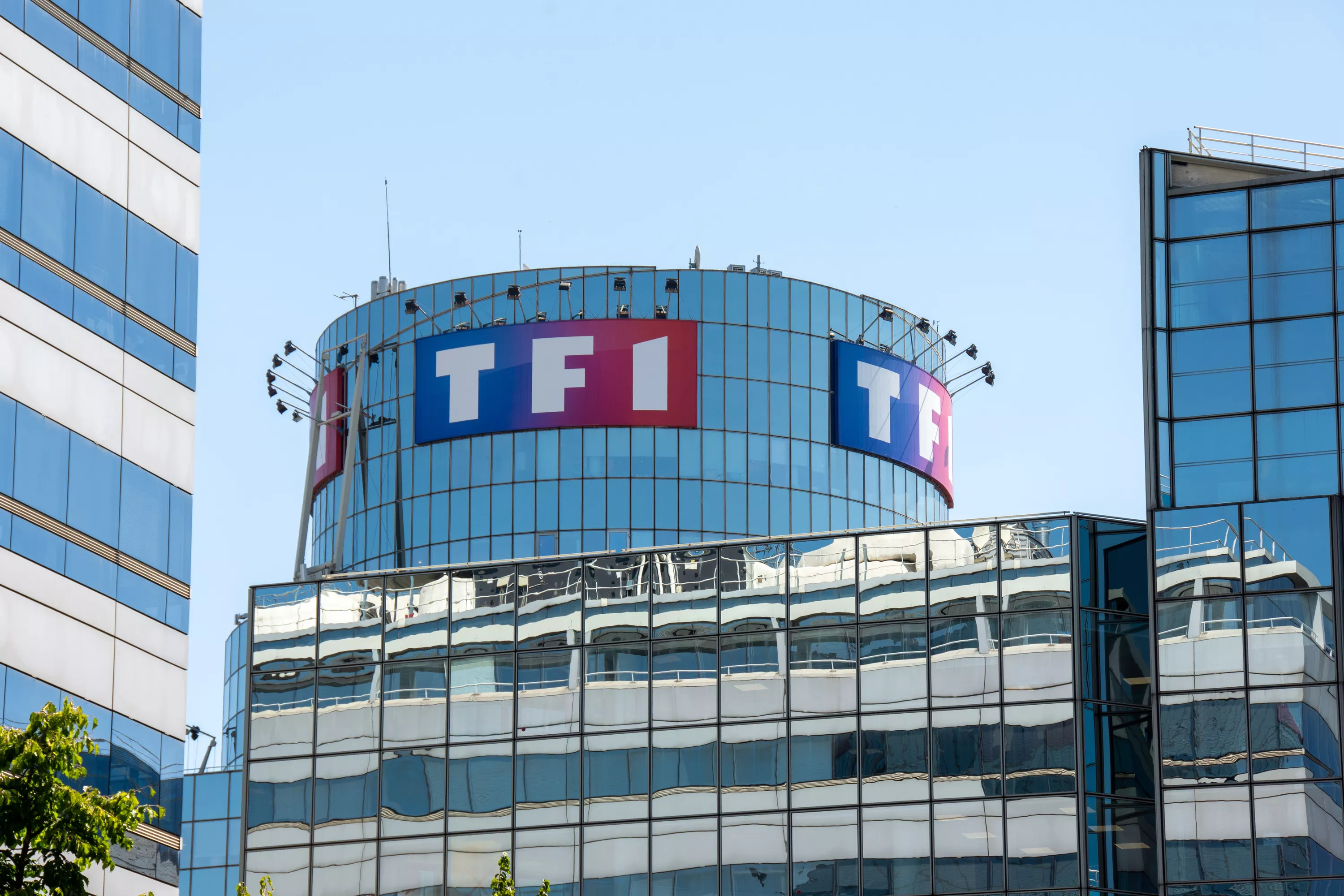 Le Groupe TF1 affiche un résultat en recul sur fond de marché publicitaire déprimé