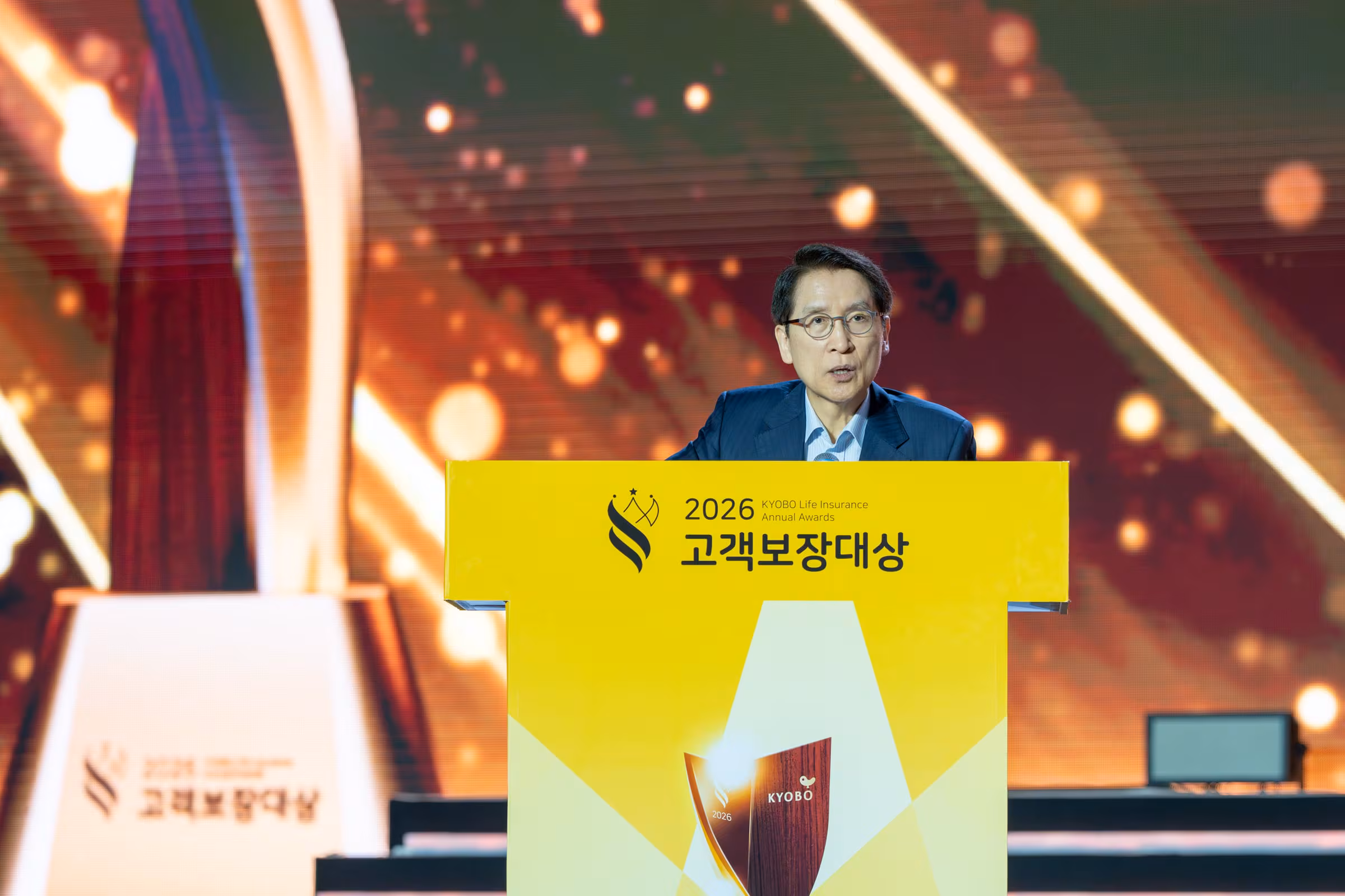 “고객의 페이스메이커”… 신창재 교보생명 대표, 우수 설계사 1500명 시상