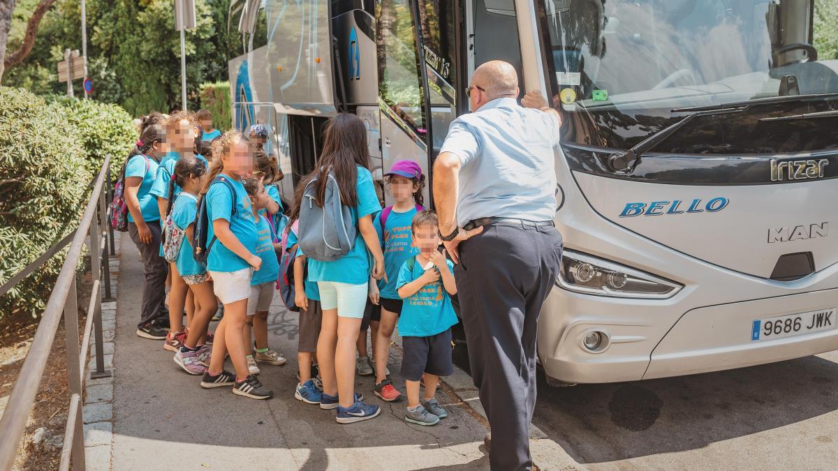 Casi 800 escuelas e institutos catalanes, a favor de no hacer salidas ni colonias escolares el curso que viene